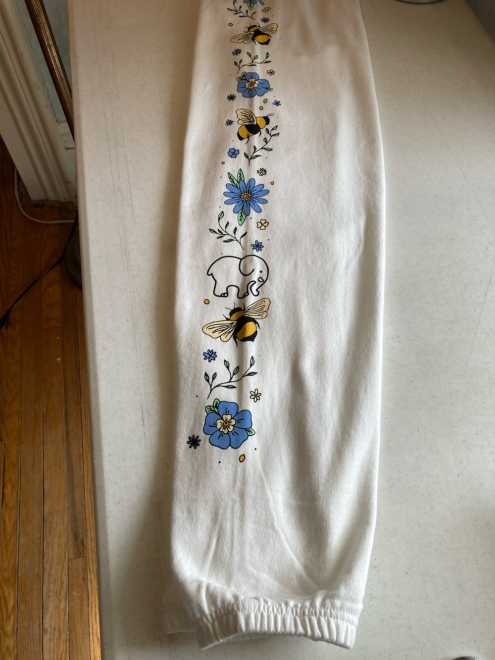 ivory ella Cream Logo Tag Sweatpants - Picture 8 of 8